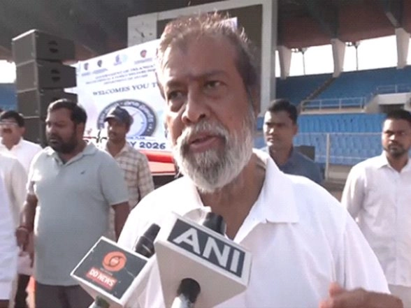 India News | Telangana Health Minister Participates in Yoga Session During Health Week Celebrations in Hyderabad
