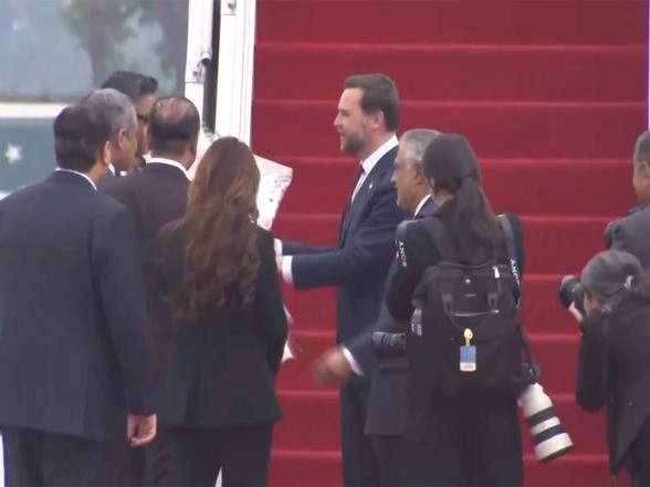 World News | Oil and Water: US Team Lands in Pak for Truce, Hormuz Talks with Iran