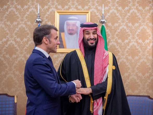 World News | Macron, Saudi Crown Prince Call for Freedom of Navigation in Strait of Hormuz Amidst Islamabad Talks