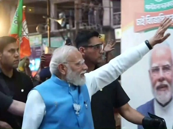 India News | PM Modi Holds Roadshow in Siliguri