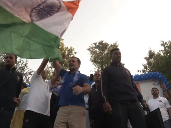 India News | Rahul Gandhi Flags off 'Run For Ambedkar, Run For Constitution' Marathon in Delhi, Alleges Bid to Undermine Constitution