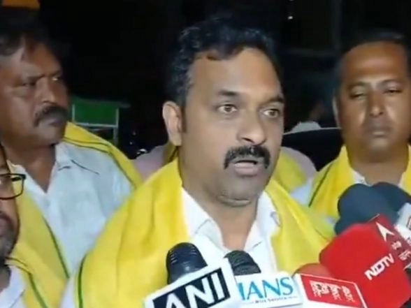 India News | Mamata Banerjee Fooled Public to Get Votes, Helped Only One Community: BJP's Kamlesh Paswan Slams TMC