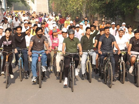Sports News | Sports Minister Mansukh Mandaviya Leads 69th Fit India Sundays on Cycle; Calls for Mass Participation in Fit India Movement