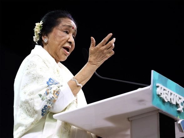 Sports News | Team India Coach Gautam Gambhir, BCCI VP Rajeev Shukla, Indian Cricket Fraternity Mourn Passing of Asha Bhosle