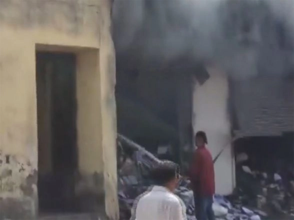 India News | Madhya Pradesh: Massive Fire Breaks out at Sales Tax Office in Khandwa