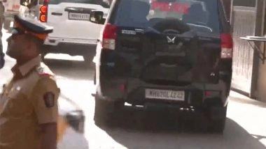 Entertainment News | Maharashtra CM Devendra Fadnavis Reaches Asha Bhosle's Residence After Singer's Demise