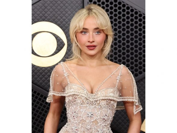 Entertainment News | Sabrina Carpenter Apologizes After Mistaking Cultural Chant for Yodeling at Coachella