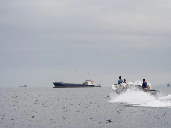 World News | China Calls for Unimpeded Passage in Hormuz Amid Trump's Threat