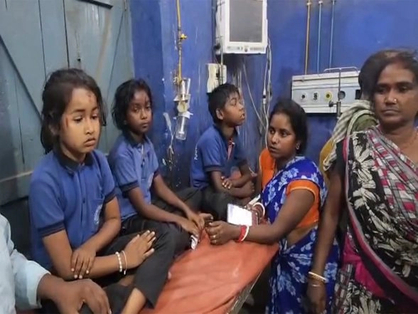 India News | One Dead, Several Injured as School Van Carrying Children Overturns in Bihar's Nawada