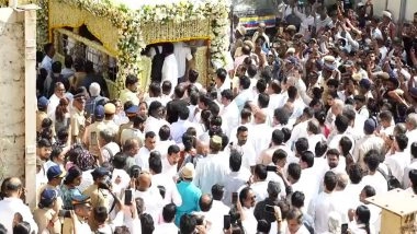 Entertainment News | Asha Bhosle Cremated with Full State Hounours; Son Anand Lights Funeral Pyre as Nation Bids Tearful Farewell to Melody Queen