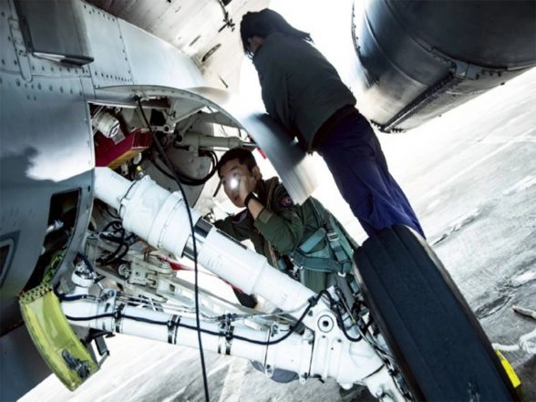 World News | Taiwan Detects 9 Sorties of Chinese Aircraft, 6 Vessels, 3 Ship Around Itself