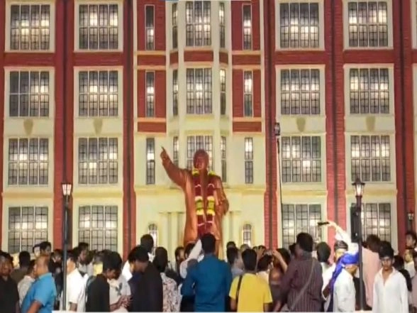 India News | Maharashtra: Bustling Enthusiasm in Nashik as People Gather to Celebrate 135th Ambedkar Jayanti