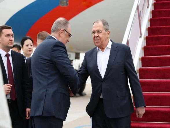 World News | Russian FM Sergey Lavrov Arrives in China for Talks Amidst West Asia Tensions