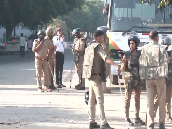 India News | UP Govt Panel Increases Interim Wages After Noida Phase 2 Workers' Protest; Sit-in Continues