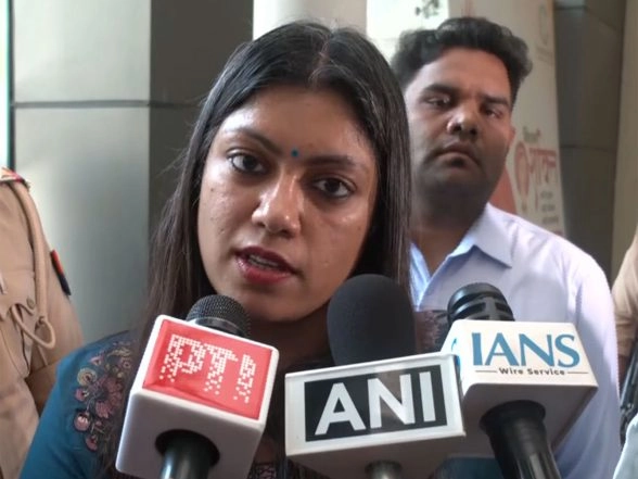 India News | 'Violence Not the Answer': Noida DM Medha Roopam Announces Wage Hike Measures, Appeals for Peace After Worker Protests Turn Violent