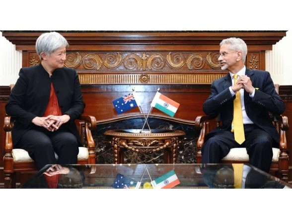 World News | EAM Jaishankar Discusses West Asia Conflict with Australian Counterpart
