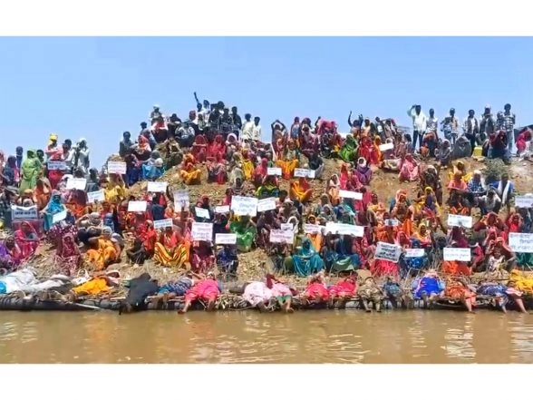 India News | Madhya Pradesh: Tribals in Chhatarpur Continues Protest Against Ken-Betwa Link Project