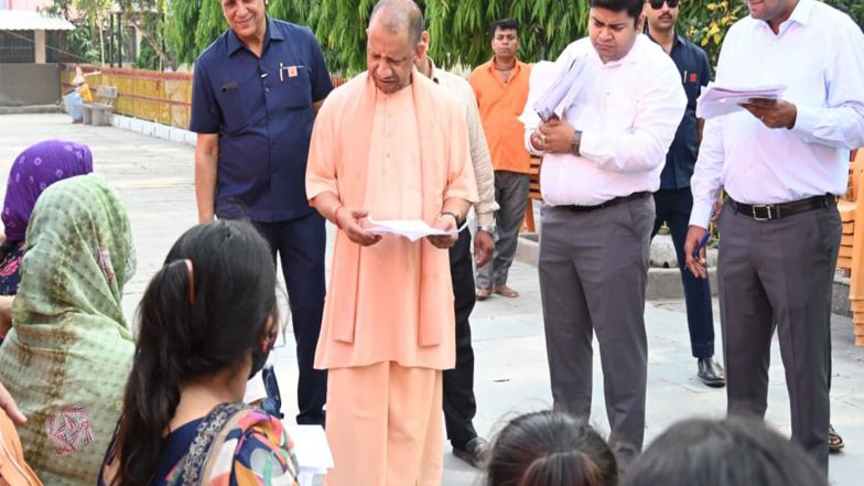India News | 'Do Not Panic': CM Yogi Adityanath Promises Ayushman Card, Financial Aid to Shravasti Woman for Child's Treatment in Gorakhpur