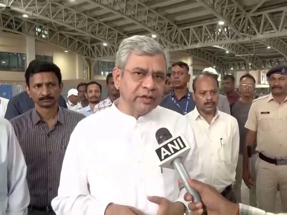 India News | Railway Min Ashwini Vaishnaw Reviews Bhubaneswar Station Revamp; Says Passengers Find Commute Easier Under Upgrade Plan