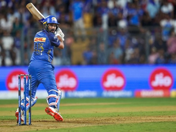 Sports News | Mhambrey Gives Fitness Update on Rohit, Santner Ahead of GT-MI Clash