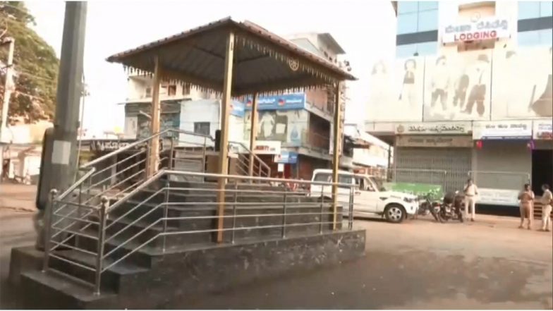 India News | Karnataka: Miscreants Vandalise Mahatma Gandhi's Statue in Haveri; Police Probe Initiated