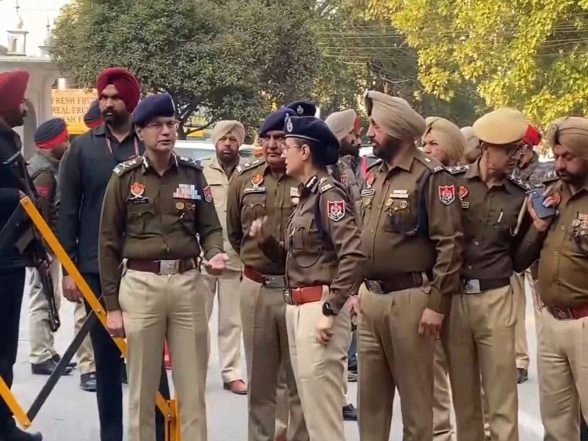 India News | Punjab Police Arrests 4 Linked to Foreign-based Narcotics, Arms Module; Seizes 9.9kg Heroin, Two Pistols