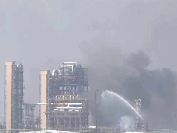 India News | Rajasthan: Fire Breaks out at Refinery-cum-Petrochemical Complex in Balotra, Dousing Ops Underway