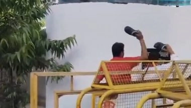 India News | Samajwadi Workers Protest Outside Lucknow Mayor's Residence over Remarks on Akhilesh Yadav's Late Mother