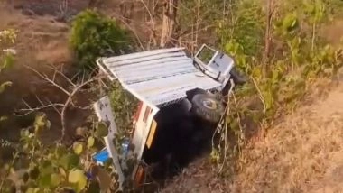 India News | Gujarat: 8 Dead, over 40 Injured After Pickup Vehicle Overturns in Valsad; PM Modi Condoles Deaths