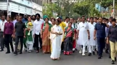 India News | Mamata Banerjee Holds Padyatra in Bhabanipur as First Phase of Polling Ends in West Bengal