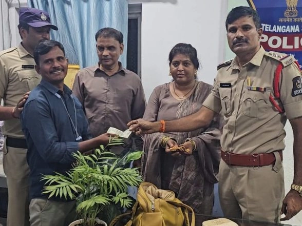 India News | Telangana: Saifabad Police and Honest Auto Driver Recover Lost Gold in One Hour