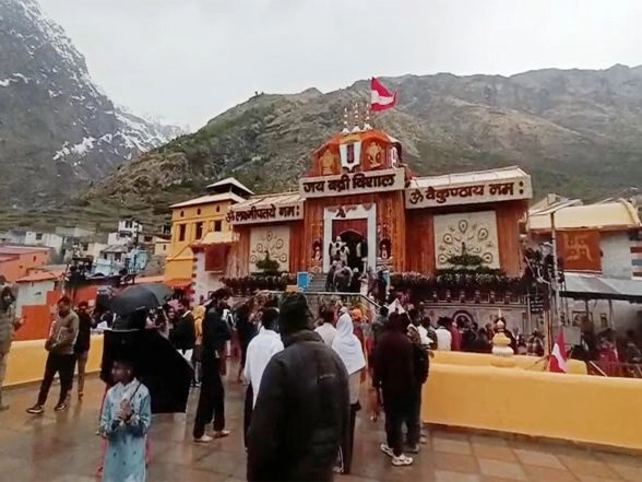 India News | Relief from Heat as Rain, Light Snowfall Lashes Badrinath Dham; Pilgrims Cheer 'divine' Weather Change