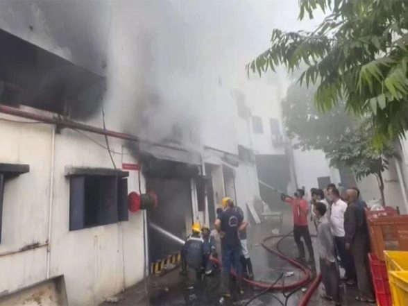 India News | Gujarat: Blaze Erupts at Plastic Pellet Factory in Ahemdabad's Bapunagar