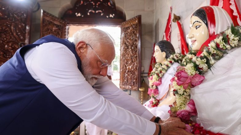 West Bengal Assembly Elections 2026: PM Narendra Modi Offers Prayers at Matua Temple in Thakurnagar Ahead of 2nd Phase of Polls (See Pics)