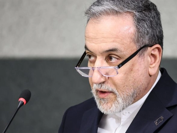 World News | Iran's FM Araghchi Heads Back to Islamabad After Engagements with Oman