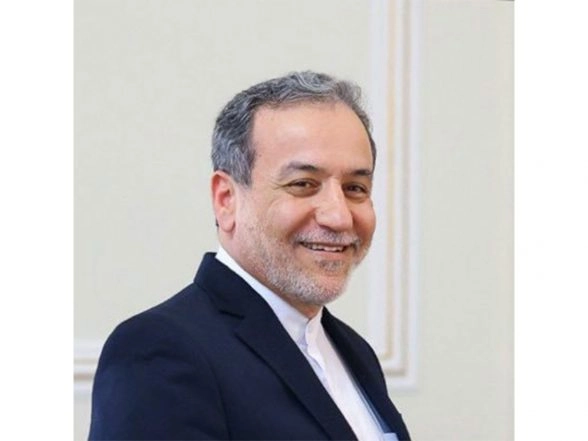 World News | Iran's Foreign Minister Araghchi Arrives in Islamabad After Diplomatic Engagements in Oman