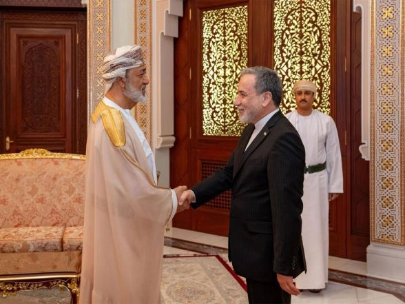 World News | Iran's Foreign Minister Araghchi, Oman's Sultan Discuss Safe Transit, Regional Stability in Muscat