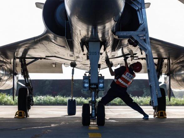 World News | Taiwan Detects 7 Sorties of Chinese Aircraft, 9 Vessels Around Itself