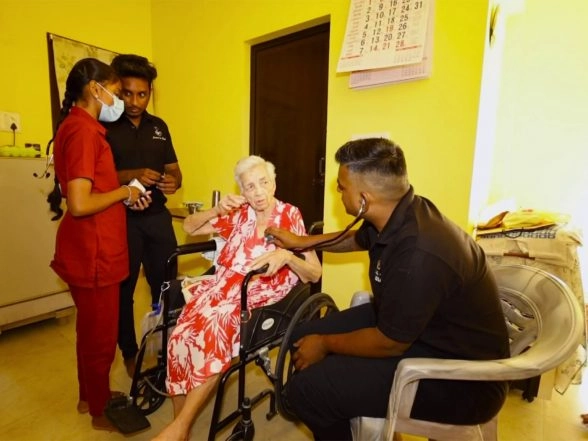 India News | 'Doctor on Wheels' Bringing Healthcare to Doorsteps of the Elderly in Tamil Nadu
