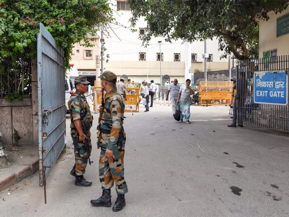 India News | Court Seeks to Know if Compromise is Possible, Complainant Gives Some Suggestions in CBI Joint Director Raid Case