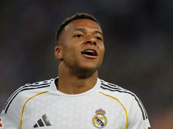 Sports News | Kylian Mbappe Suffers Leg Injury, Doubtful for 'El Clasico' Against Barcelona