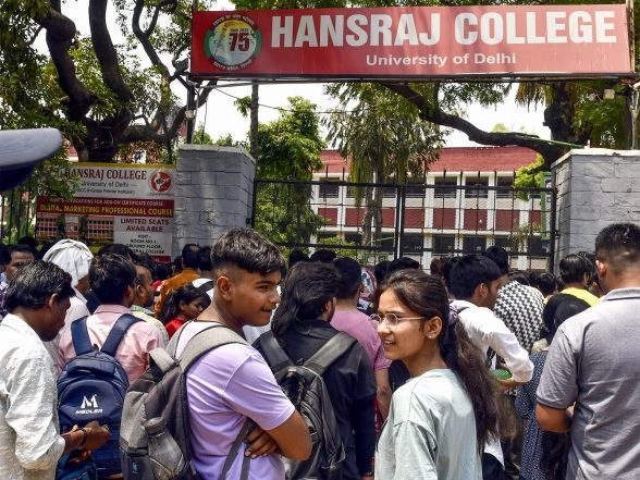 India News | Delhi Police Registers FIR over Hansraj College Fest Clash