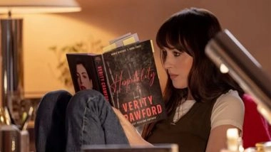 मनोरंजन बातम्या | डकोटा जॉन्सनने ॲनी हॅथवेच्या समोर 'व्हेरिटी' ट्रेलरमध्ये गडद रहस्ये उघड केली