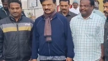 India News | MK Stalin Enjoys Cycling Around Kodaikanal's Star-shaped Lake, Interacts with Tourists and Party Workers