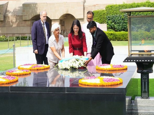World News |  UNGA President Annalena Baerbock Pays Homage to Mahatma Gandhi at Rajghat