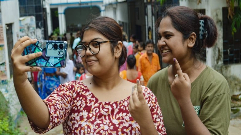 India News | West Bengal Records Sizeable Voter Turnout of 39.9% at 11 Am in Phase 2 of Polling