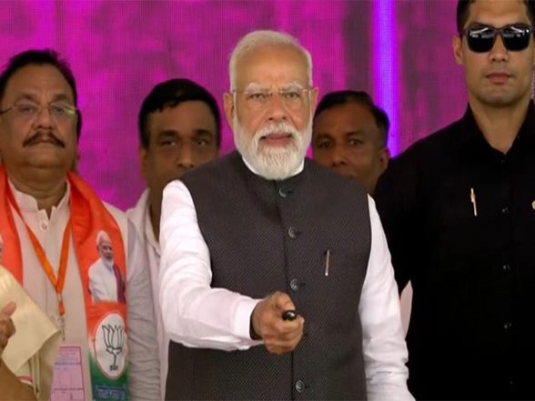 India News | UP: PM Modi Inaugurates 594-km-long Six-lane Ganga Expressway in Hardoi