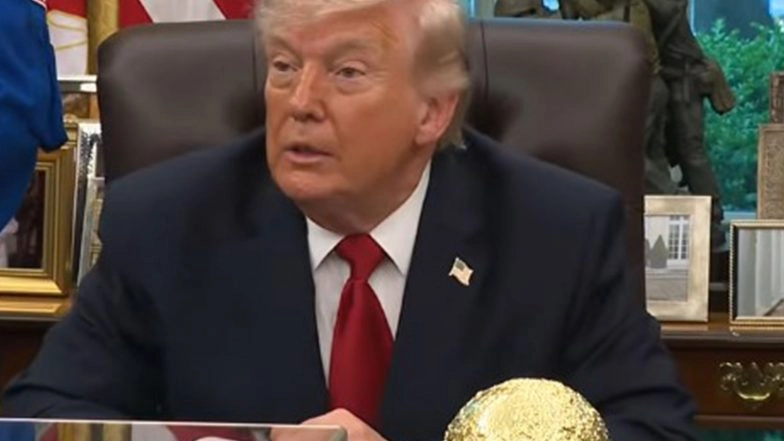 World News | No Deal Unless No Nukes: Trump Calls US Naval Blockade Against Iran 'genius'; CENTCOM Says 42 Ships Turned Back