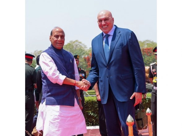 World News | Defence Minister Rajnath Singh and His Italian Counterpart Guido Crosetto Hold Wide Ranging Talks, Discuss West Asia Situation