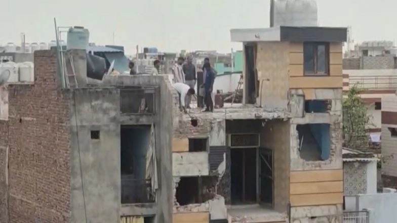 India News | Delhi: MCD Demolishes Illegal Portion of Residence of Accused in Tarun Kumar Murder Case